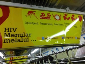 @ayuma_morie Jika menemukan banner ini di commuterline, foto dan cc ke @NilaMoeloek supaya dicopot segera. Bikin salah kaprah! RT